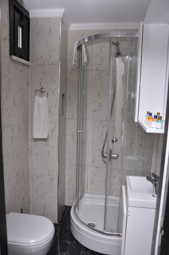 Bathroom 5, Monarch Hotel, Fatih