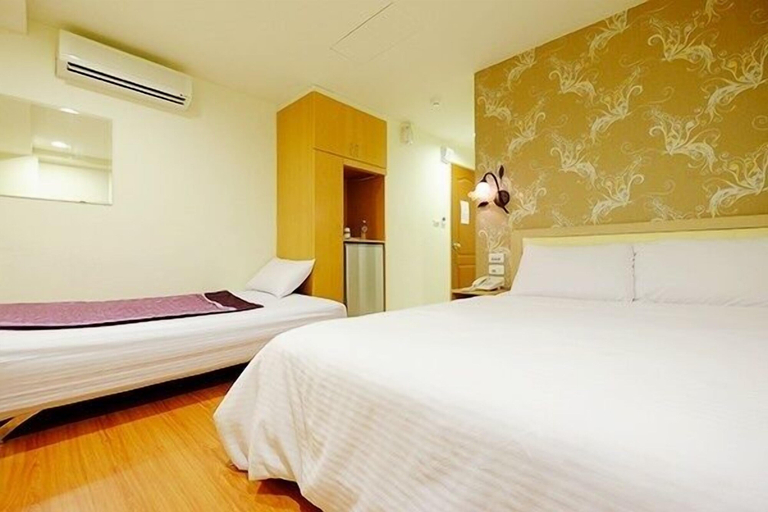 Bedroom 5, Green Park Hotel, Tainan