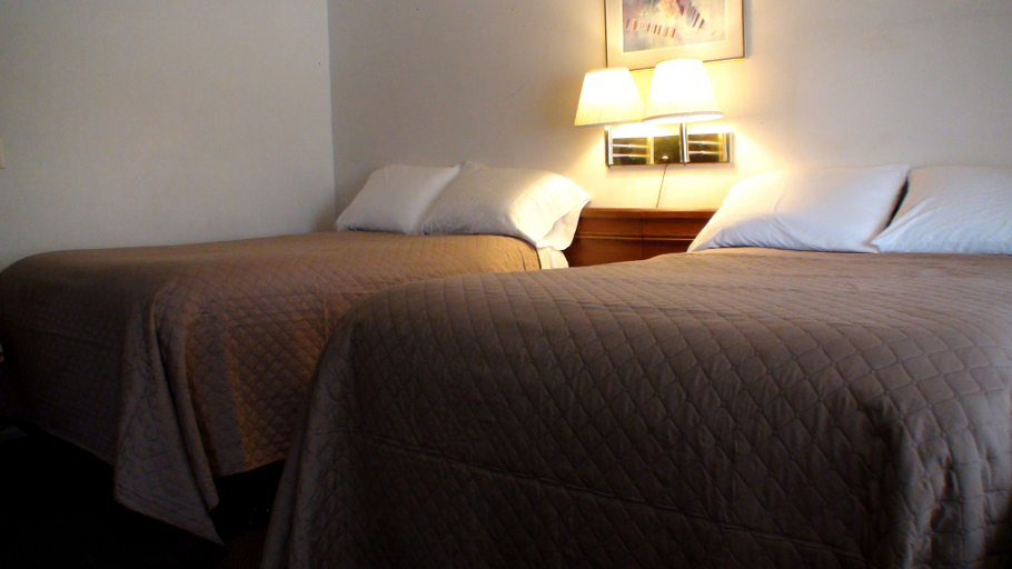 Bedroom 2, Schuyler Inn, Colfax