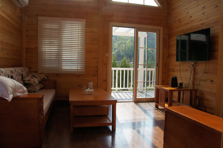 Bedroom 3, Southeastern Flying Tiger Manor, Qiandongnan Miao and Dong