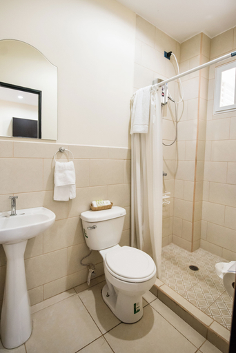 Bathroom 4, Verona Aparthotel, Managua