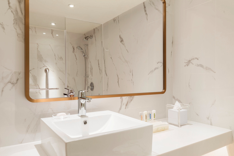Bathroom 13
