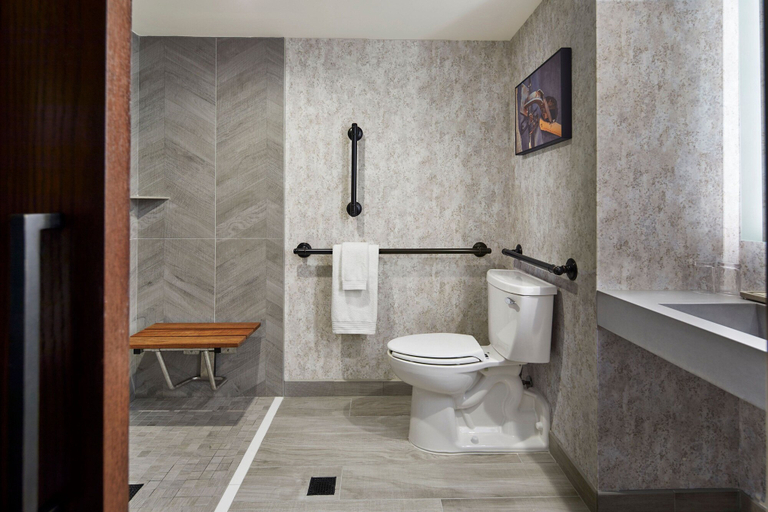 Bathroom 5, Renaissance Mobile Riverview Plaza Hotel, Mobile