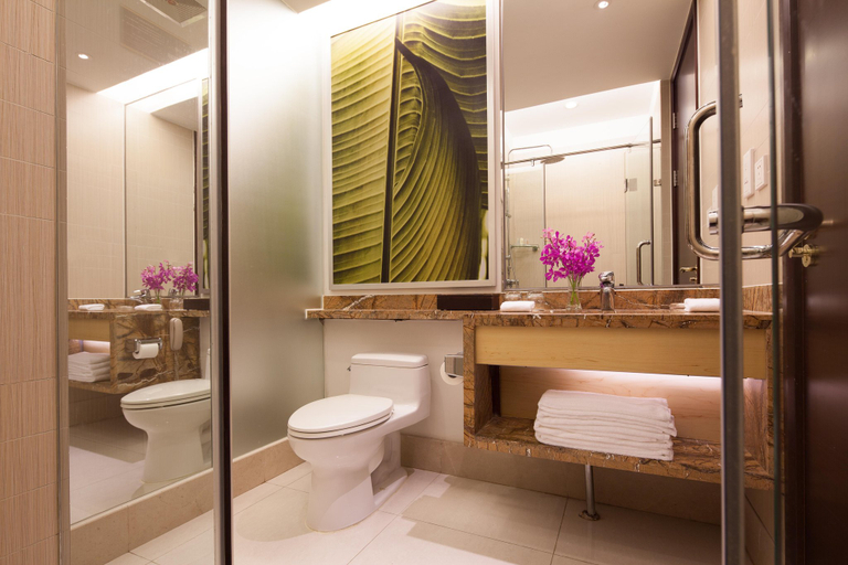 Bathroom 3, Holiday Inn BEIJING SHIJINGSHAN PARKVIEW by IHG, Beijing