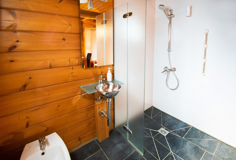 Bathroom 4, Accommodation de Salut Somlom, Barcelona