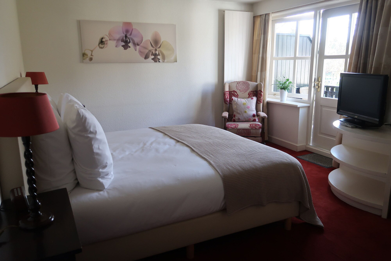 Bedroom 4, De Kastanjehof, Baarn