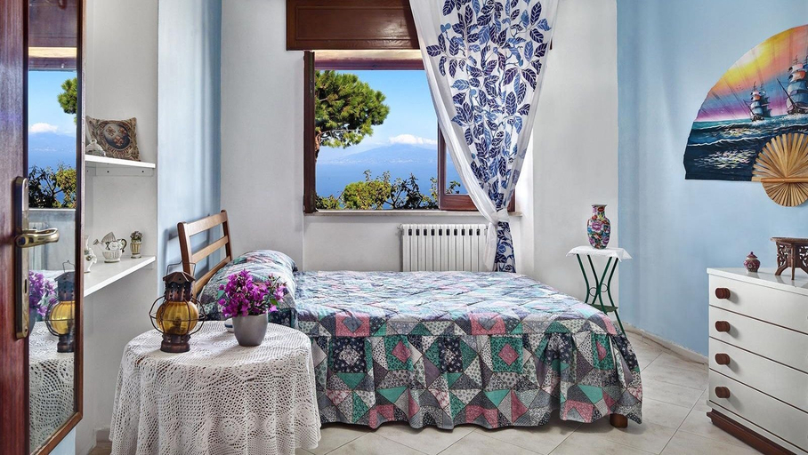 Room 4, Peter's House, Napoli