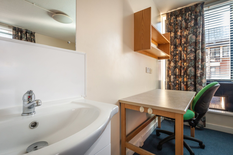 Bathroom 4, LSE Rosebery Hall - Campus Accommodation, London