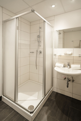 Bathroom 5, Caravelle Hotel im Park, Bad Kreuznach