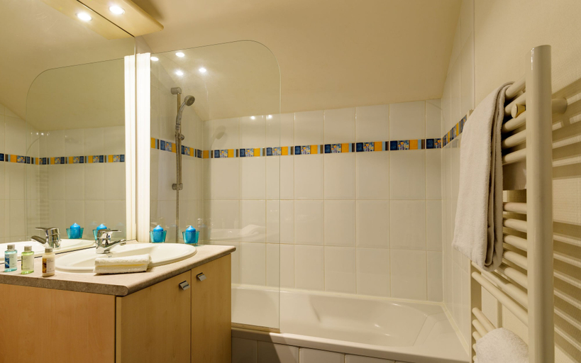 Bathroom 3, Résidence Lagrange Vacances Les Roches Douvres, Ille-et-Vilaine