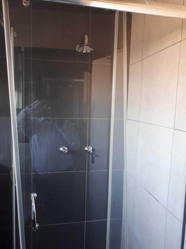 Bathroom 3, C - Land Guest House, Sedibeng