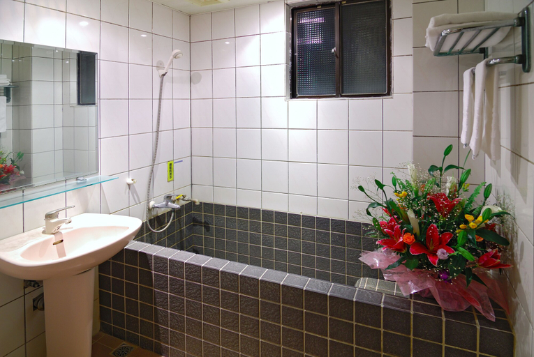 Bathroom 4, Empire Hotel, Taipei City