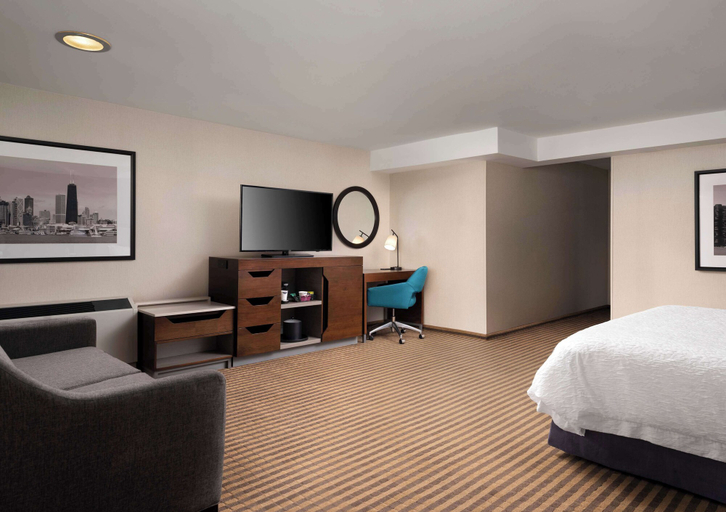 Bedroom 3, Hampton Inn Chicago Downtown/Magnificent Mile, Cook
