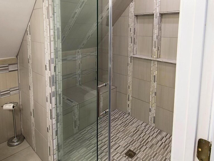Bathroom 3, Kingsbay Mansion & Vacation Houses, Somerset
