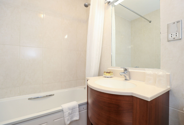 Bathroom 4, Royal Exeter Hotel, Bournemouth