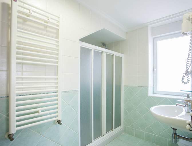 Bathroom 3, Casa Rural de Pobes Lagun Etxea, Álava