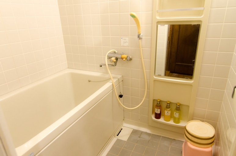 Bathroom 18