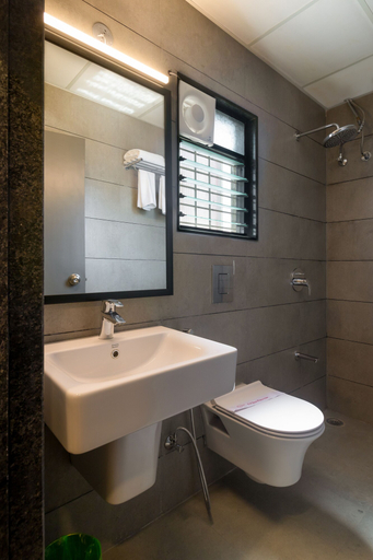 Bathroom 4, Hotel Triton, Nashik