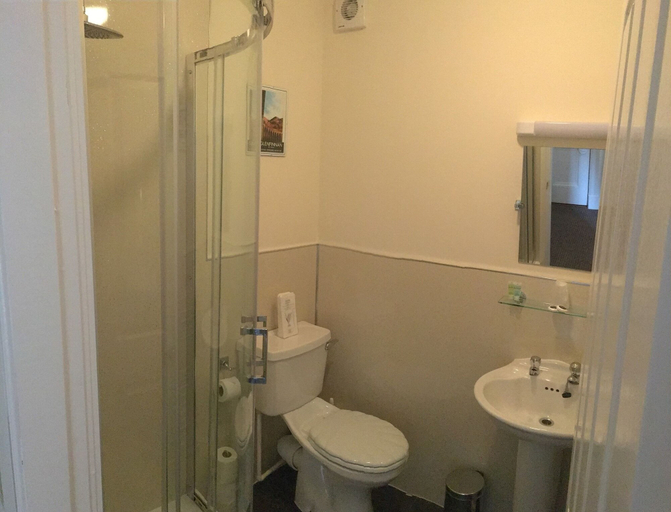 Bathroom 3, Loch Shiel Hotel, Highland
