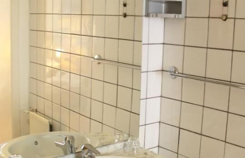 Bathroom, Hotel Cyrus, Wien