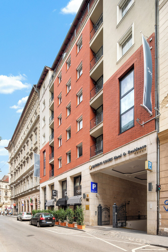Exterior & Views 2, Queen's Court Hotel & Residence, Budapesti