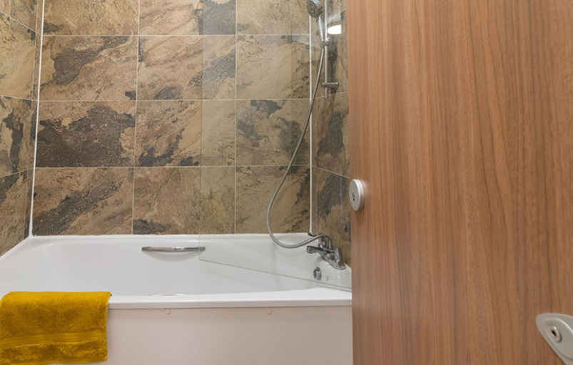 Bathroom 2, Goldsmiths House - Campus Accommodation - Caters to Women, London