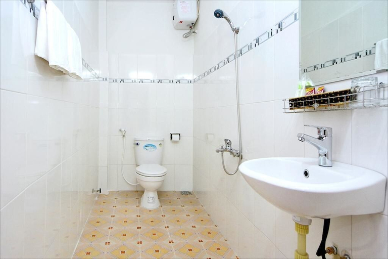 Bathroom 4, Blue Clouds Homestay, Da Nang