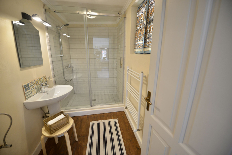 Bathroom 3, Casa Augustus, Sighisoara