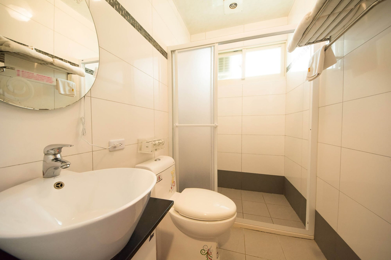 Bathroom 5, Little Apple B&B, Yilan