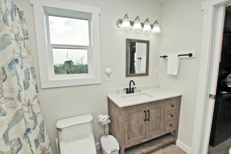 Bathroom, La Casita Azul by Youngs Suncoast, Baldwin