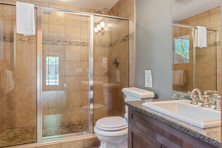 Bathroom 4, Carmel Beach Private Lodges, Columbia-Shuswap