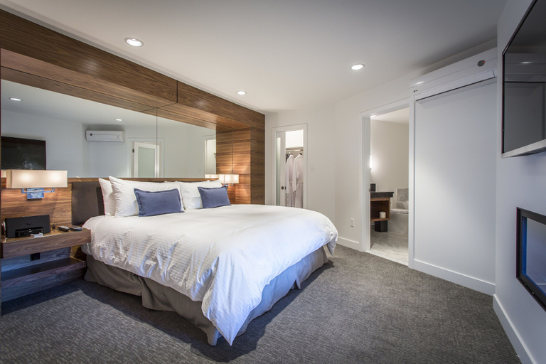 Bedroom 3, Qualicum Beach Inn, Nanaimo