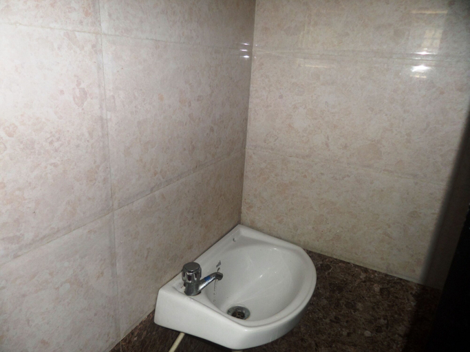 Bathroom 3, Hotel Cosmo Lodging, Thane