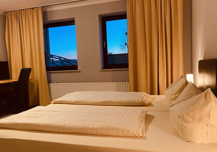 Bedroom 4, Hotel Brückentor, Schaumburg