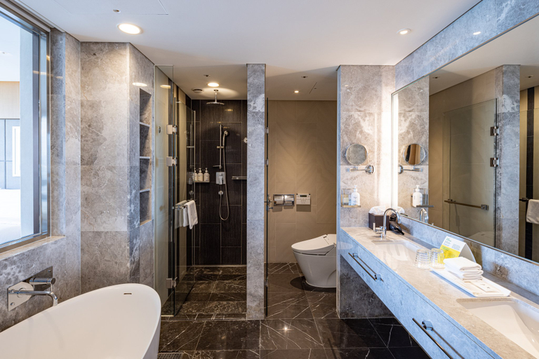 Bathroom 5, Holiday Inn INCHEON SONGDO by IHG, Yeonsu