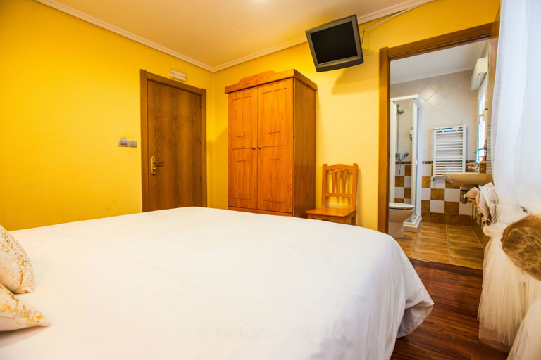 Bedroom 2, Casa Rural de Pobes Lagun Etxea, Álava