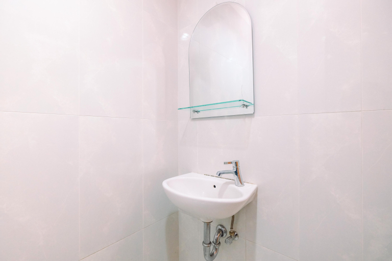 Bedroom 3, Nice and Comfortable Studio Evenciio Margonda Apartment By Travelio, Depok
