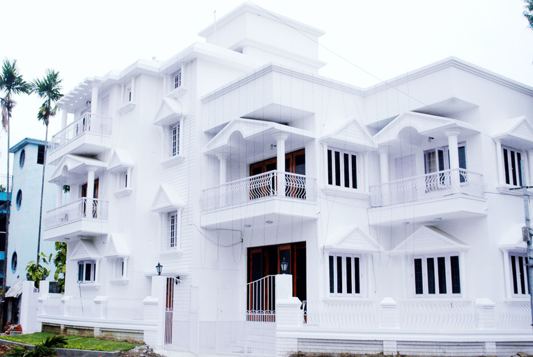 Exterior & Views