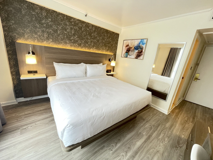 Bedroom 2, Garden Inn & Suites, New York