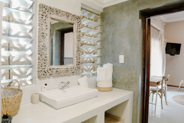 Bathroom 4, Lighthouse Guesthouse & Cafe, Sekhukhune