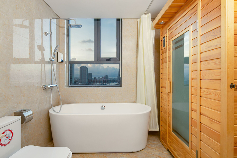 Bathroom 5, Luxtery Hotel, Da Nang