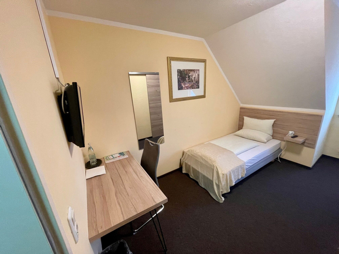 Bedroom 2, Hotel Residenz Stockstadt Main, Aschaffenburg