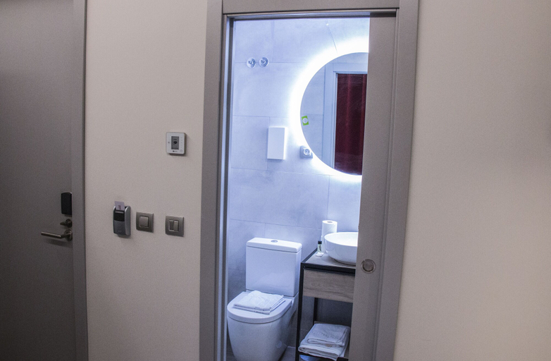 Bathroom 3, Hostal Juliette & Coworking, Madrid