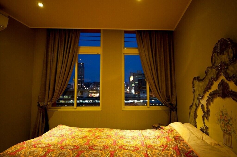 Bedroom 2, Season Of Water, Keelung
