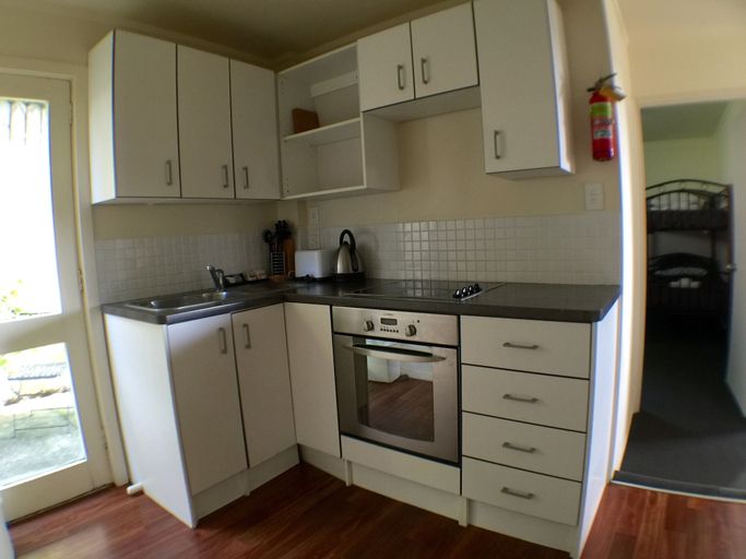 Others 4, Sea Vista Apartments, Waitakere