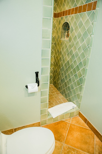 Bathroom 4, Su Nido Inn, Ventura