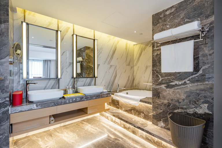 Bathroom 5, Holiday Inn SHANGHAI HUAXIA by IHG, Shanghai