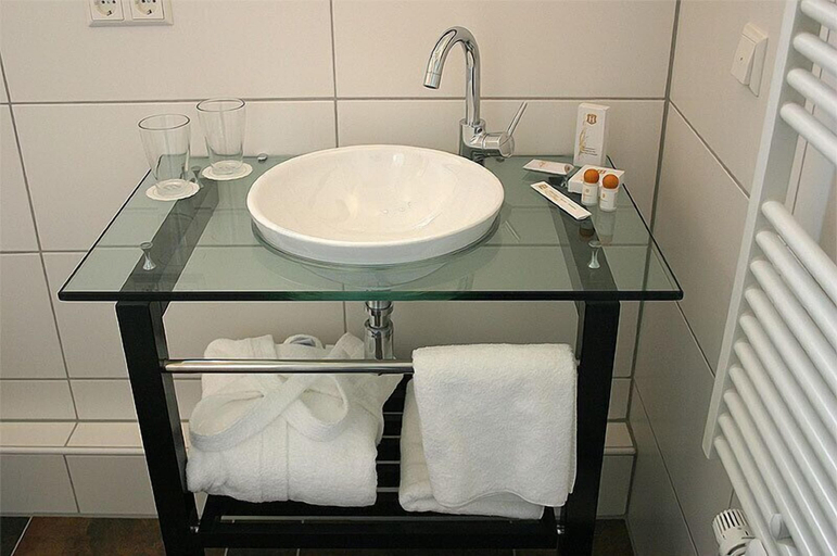 Bathroom 4, Hotel zur Schwabenschänke, Böblingen
