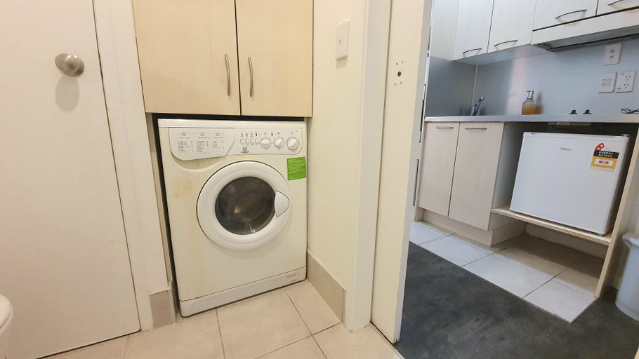 Bathroom 3, Private & Compact CBD Studio - Free Wifi, Waitakere
