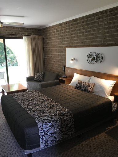 Bedroom 3, Idlewilde Country & Town Motorinn, Bega Valley